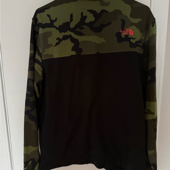 The North Face Men's Green Camo and Black Jacket - Picture 3 of 4
